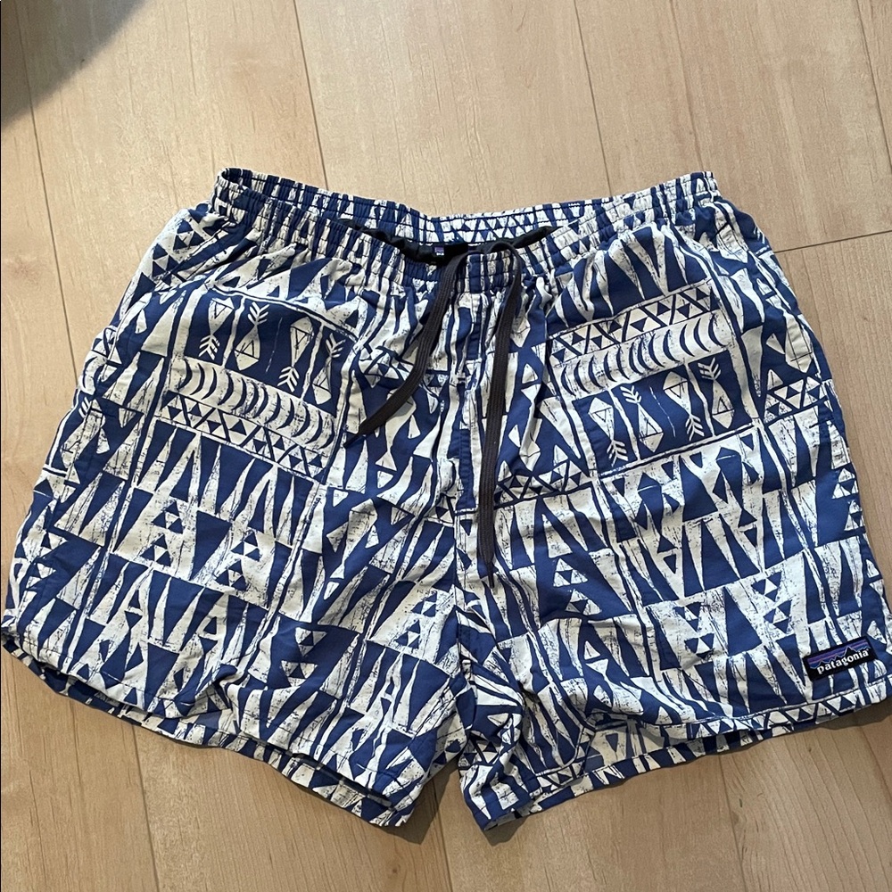 Patagonia Navy and White baggies lined medium